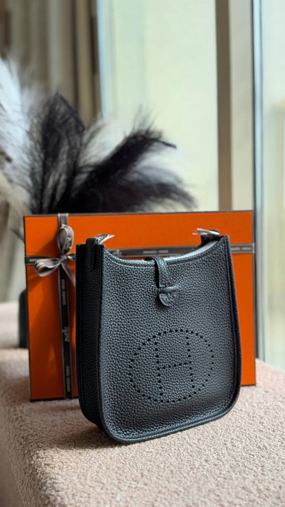 HERMES 🧡
MINI EVELYNE 16 cm
*with original packing*🎁
*HANDMADE*
For Price 👇 WTSP Text Zain 0568585901

Zain280
♥️♥️♥️