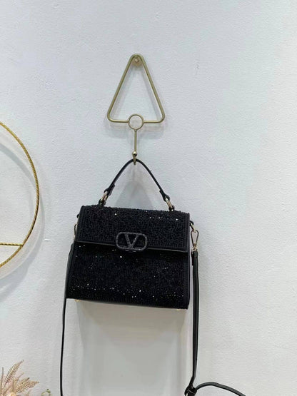 Valentino 

115 dhs❣️

with box
🎁🎁🎁

Zain157
♥️♥️♥️