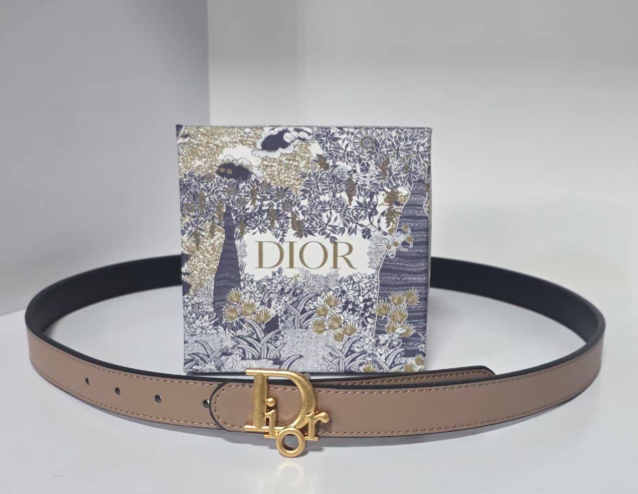 Ladies belts 
with box 
35 dhs💛

Zain232
♥️♥️♥️