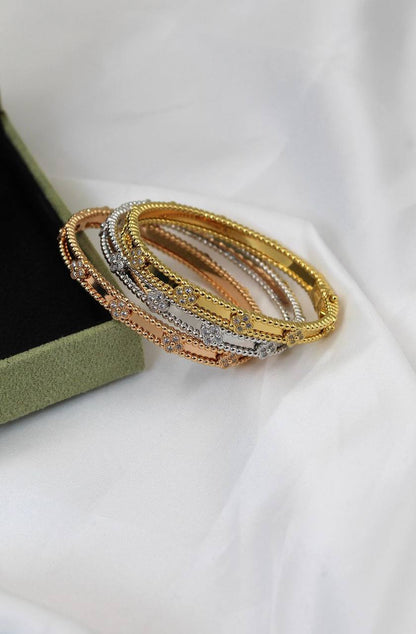 Van Cleef & Arpels* 
↗️ *#Super Master Quality*
Bangle available size 15,16,17,19
Ring available size 5,6,7,8,9
Gold , Silver & Chmpn Gold
With Normal Box
Bangle 170 dhs❤️
Ring 85 dhs❤️

With Original Box
Bangle 220 dhs❤️
Ring 150 dhs❤️

Zain106
♥️♥️♥️