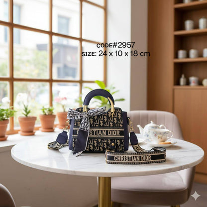 CHRISTIAN DIOR
ᴛᴏᴘ ʜᴀɴᴅ ʙᴀɢ
ᴄᴀɴᴠᴀs & ʟᴇᴀᴛʜᴇʀ ᴍᴀᴛᴇʀɪᴀʟ
ᴢɪᴘᴘᴇʀ ᴛʏᴘᴇ ɢᴏʟᴅ ʜᴀʀᴅᴡᴀʀᴇ
ᴡɪᴛʜ ʟᴏɴɢ sᴛʀᴀᴘ
sɪᴢᴇ : 24 cm
ᴡɪᴛʜ BOX
🎁🎁🎁
75 dhs🪙🌨️

Zain31
♥️♥️♥️
