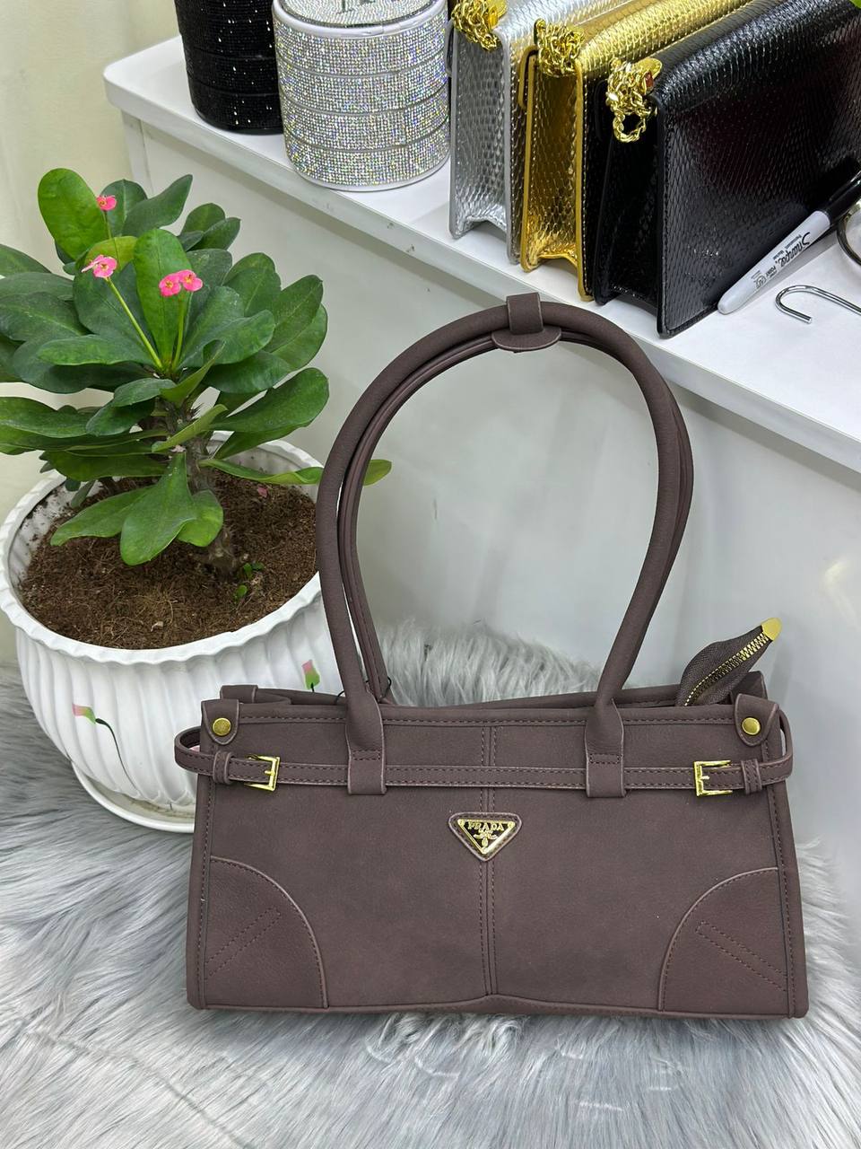 Prada
New
100 dhs🪙🌨️

Zain244
♥️♥️♥️
