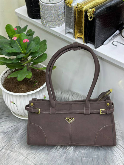 Prada
New
100 dhs🪙🌨️

Zain244
♥️♥️♥️