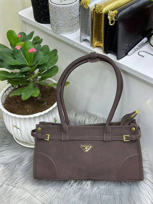 Prada
New
100 dhs🪙🌨️

Zain244
♥️♥️♥️