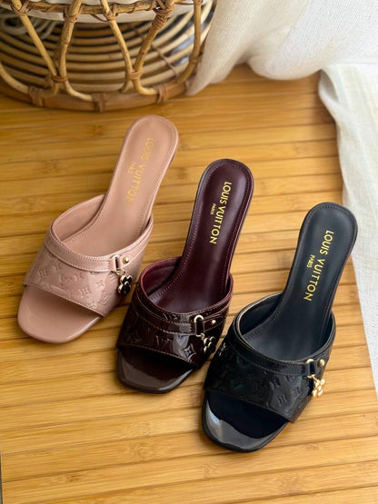 LV
AA Quality
𝗦𝗶𝘇𝗲 𝟯𝟲 𝘁𝗼𝗼 𝟰𝟭 
450 dhs🇦🇪🇦🇪

Zain303
♥️♥️♥️