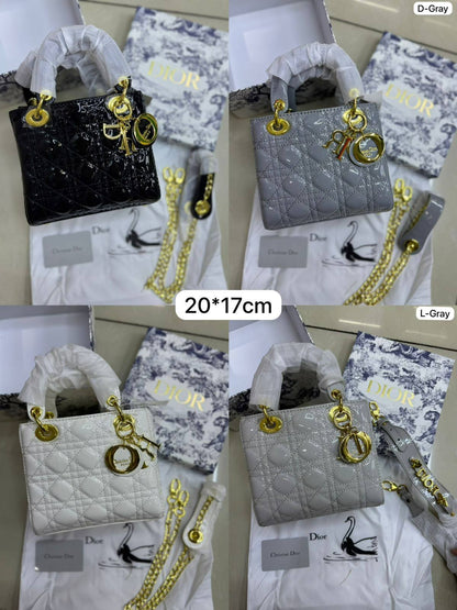 Lady  Dior 

1️⃣ First Quality +🎁

Size: 20 * 8 * 17 cm
90 dhs🇦🇪🇦🇪

with Box🎁

Zain115 
♥️♥️♥️