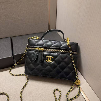 CHANEL
Size  20cm
Withbox
100 dhs✅

Zain04
♥️♥️♥️