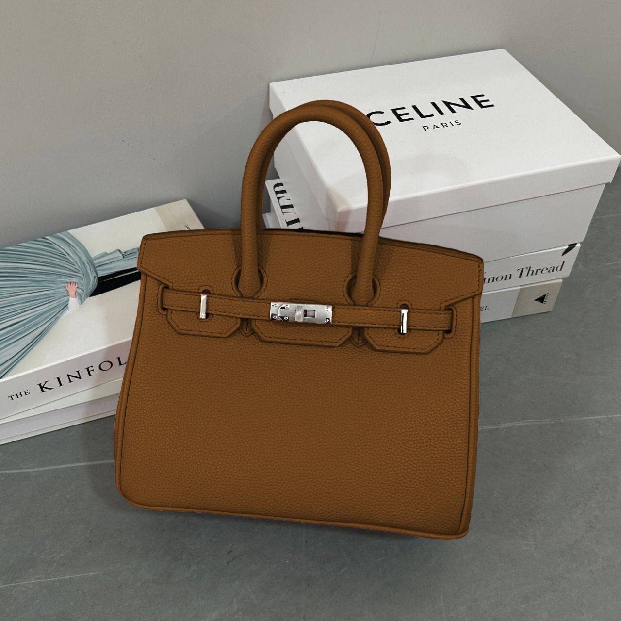 Hermes
Best quality with box’s 
120 dhs✅
size 25 cm

Zain290
♥️♥️♥️