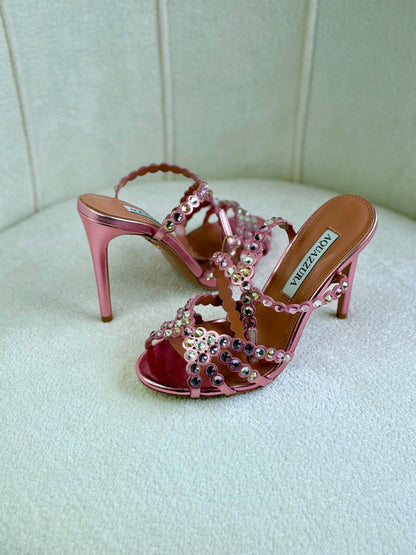 AQUAZZURA
Super *AAA* *+* Quality 💯 
With original packing🎁🎁
SIZE:36and41
Available now
450 dhs✅

Zain308
♥️♥️♥️