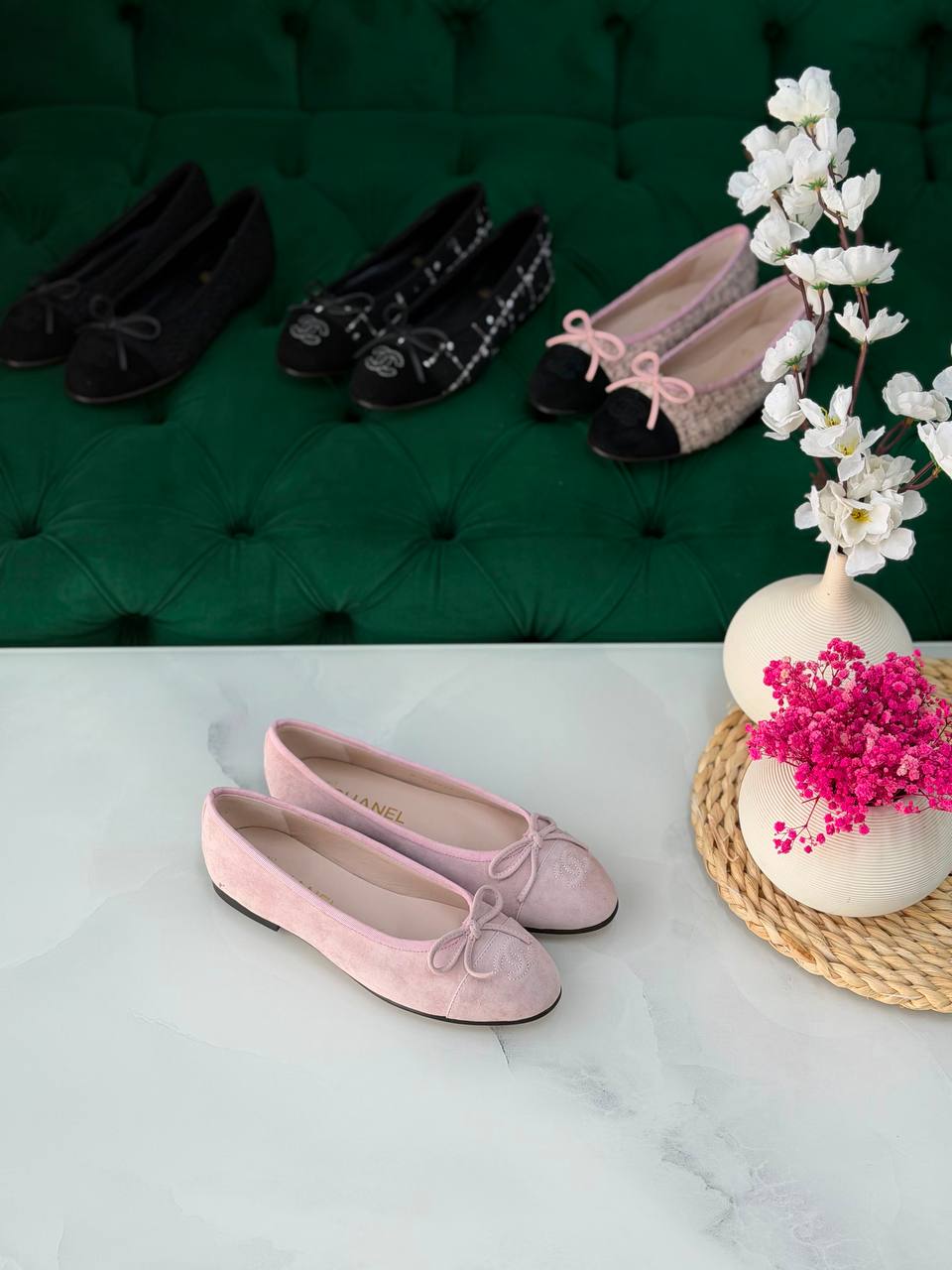 Chanel 
Vip quality 

Size:36 to 41 

450 dhs 🇦🇪

Zain113
♥️♥️♥️
