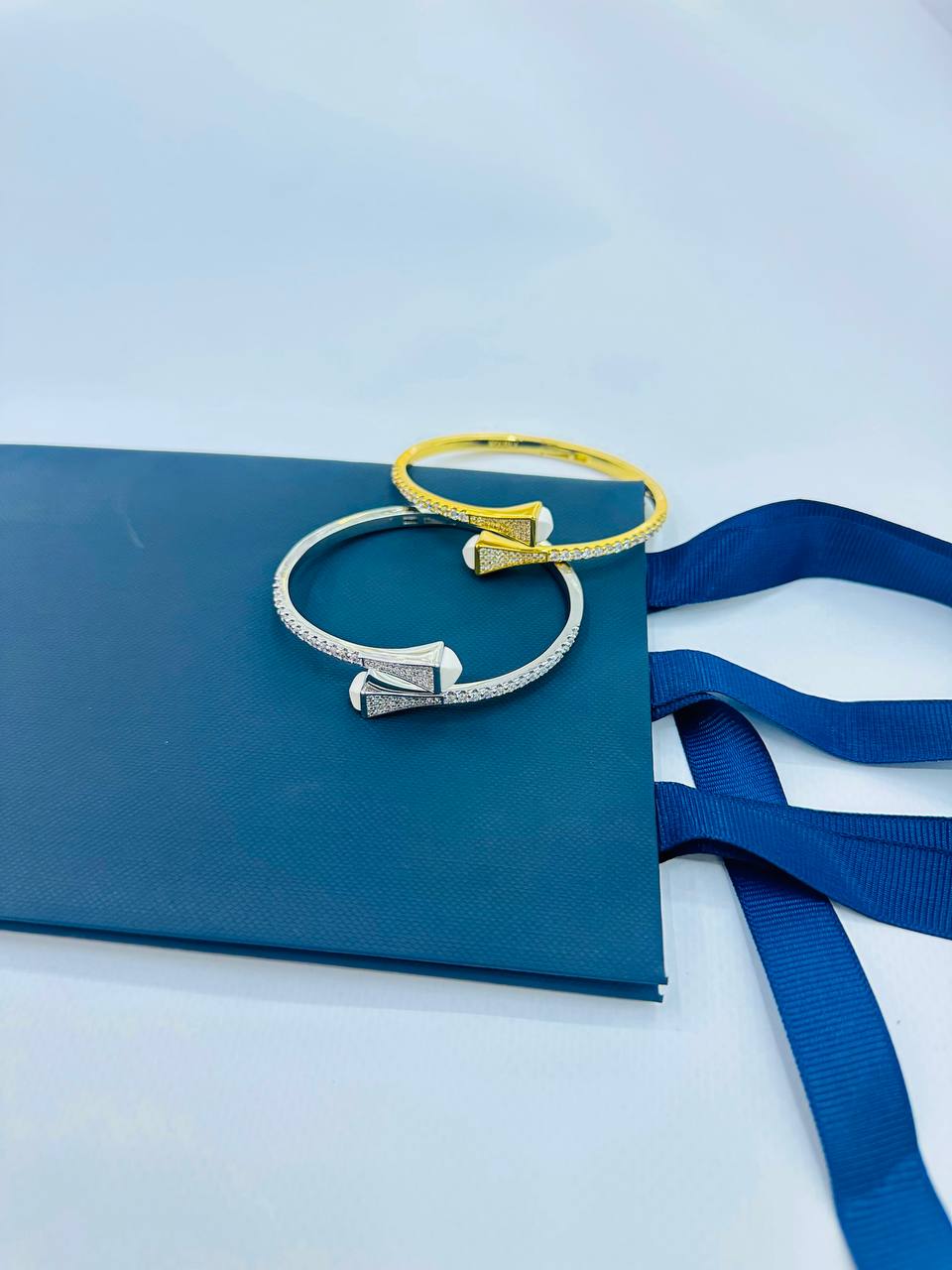 MARLi ❤️‍🔥*
Bangle 🦋
Master quality 💯
With normal boxes 🗃️ 
60 dhs💓

Zain216
♥️♥️♥️