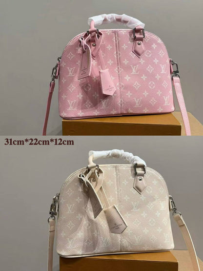 LOUIS VUITTON 

NEW CAME 

MASTER QUALITY 
285 dhs🇦🇪🇦🇪

Zain295 
♥️♥️♥️