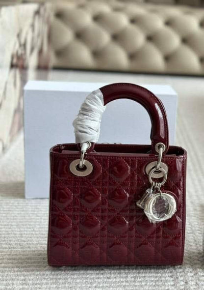 Dior Master
20cm 
280 dhs🪙🌨️

Zain10
♥️♥️♥️
