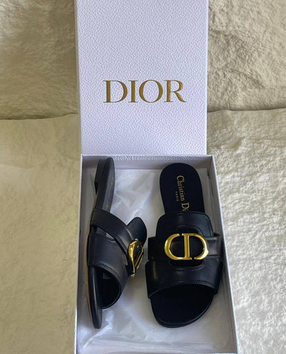 DIOR 
SuperMaster Quality 💯
450 dhs💓
Size: 36-41💥

Zain171
♥️♥️♥️