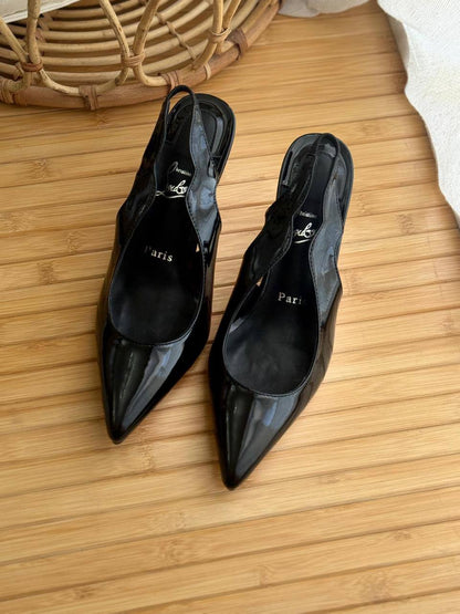 Christian Louboutin
AA Quality
𝘀𝗶𝘇𝗲: 𝟯𝟲 𝘁𝗼𝗼 𝟰2
450 dhs🇦🇪🇦🇪

Zain303
♥️♥️♥️