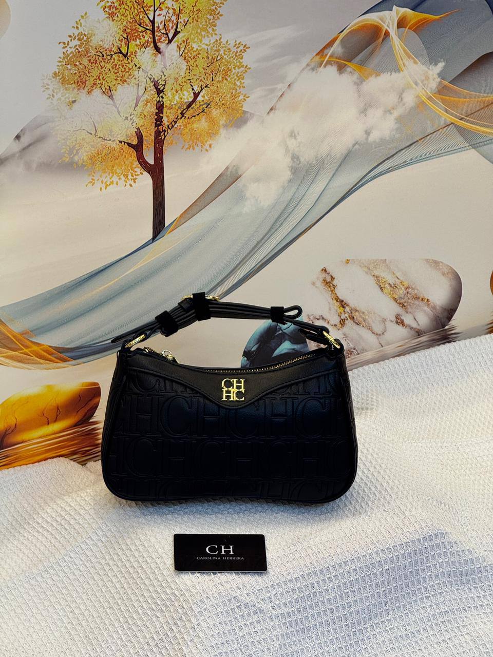 CHCH

Best quality 

with box
95 dhs🇦🇪🇦🇪

size 24CM

Zain290
♥️♥️♥️