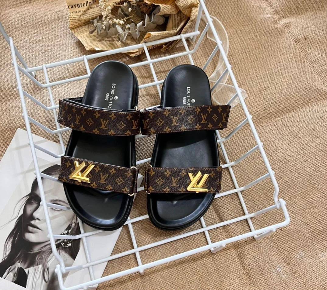 LV SLIPPER 
GOOD QUALITY 
105 dhs🇦🇪🇦🇪
Size 36 TO 41

Zain40
♥️♥️♥️
