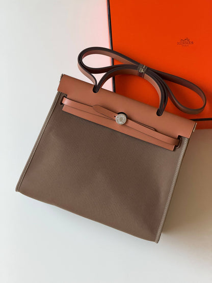 Hermes herbag
 31cm💕

Master quality 😍
with box❤️
630 dhs🇦🇪🇦🇪

Zain52
♥️♥️♥️