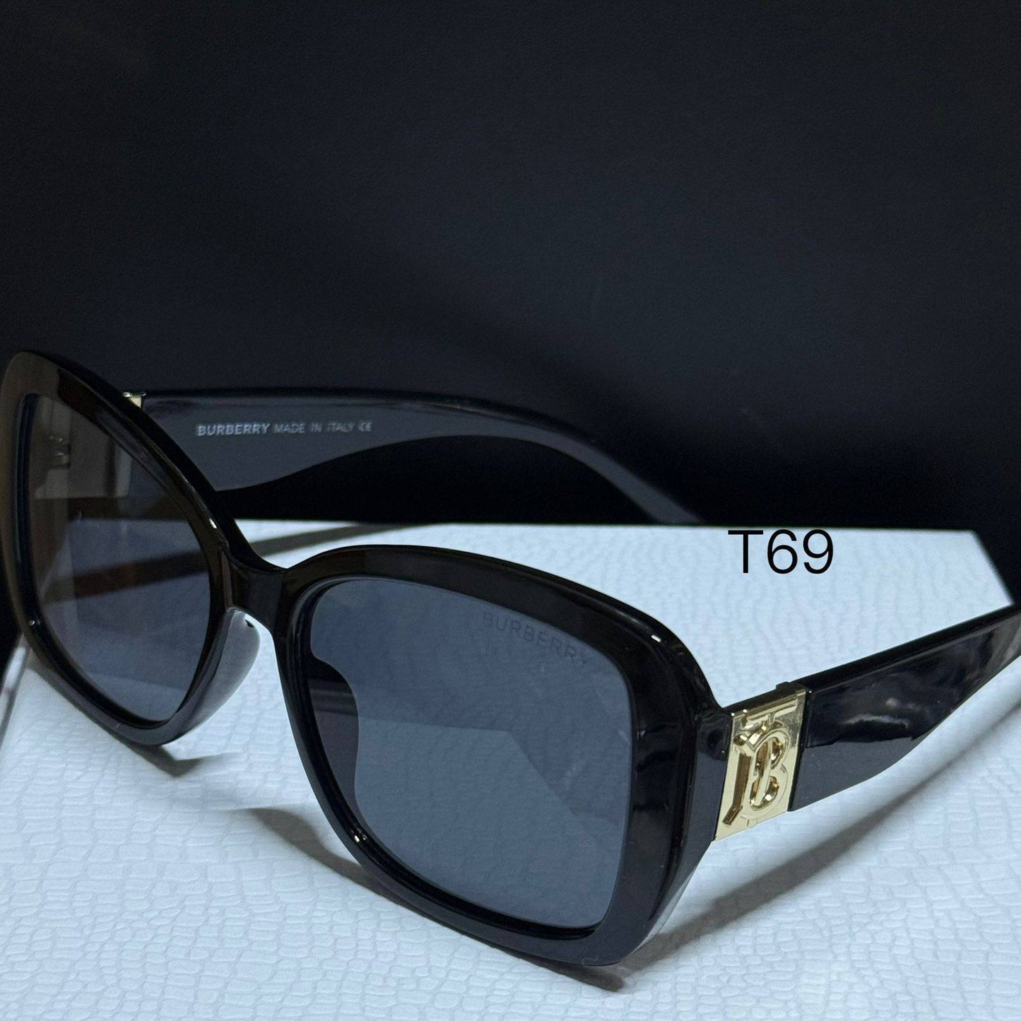 *Sunglasses 🕶️*
Copy one❣️
good quality 💯
With master box 🗃️ 
50 dhs🗽

Zain216
♥️♥️♥️