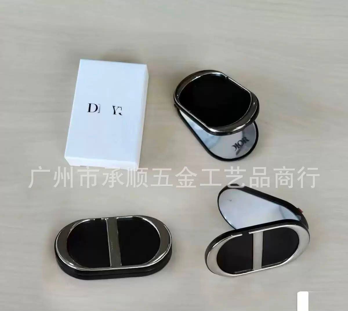 New Arrival 🔥
Dior Mirror 
Mobile Mirror
45 dhs✅

Zain243
♥️♥️♥️