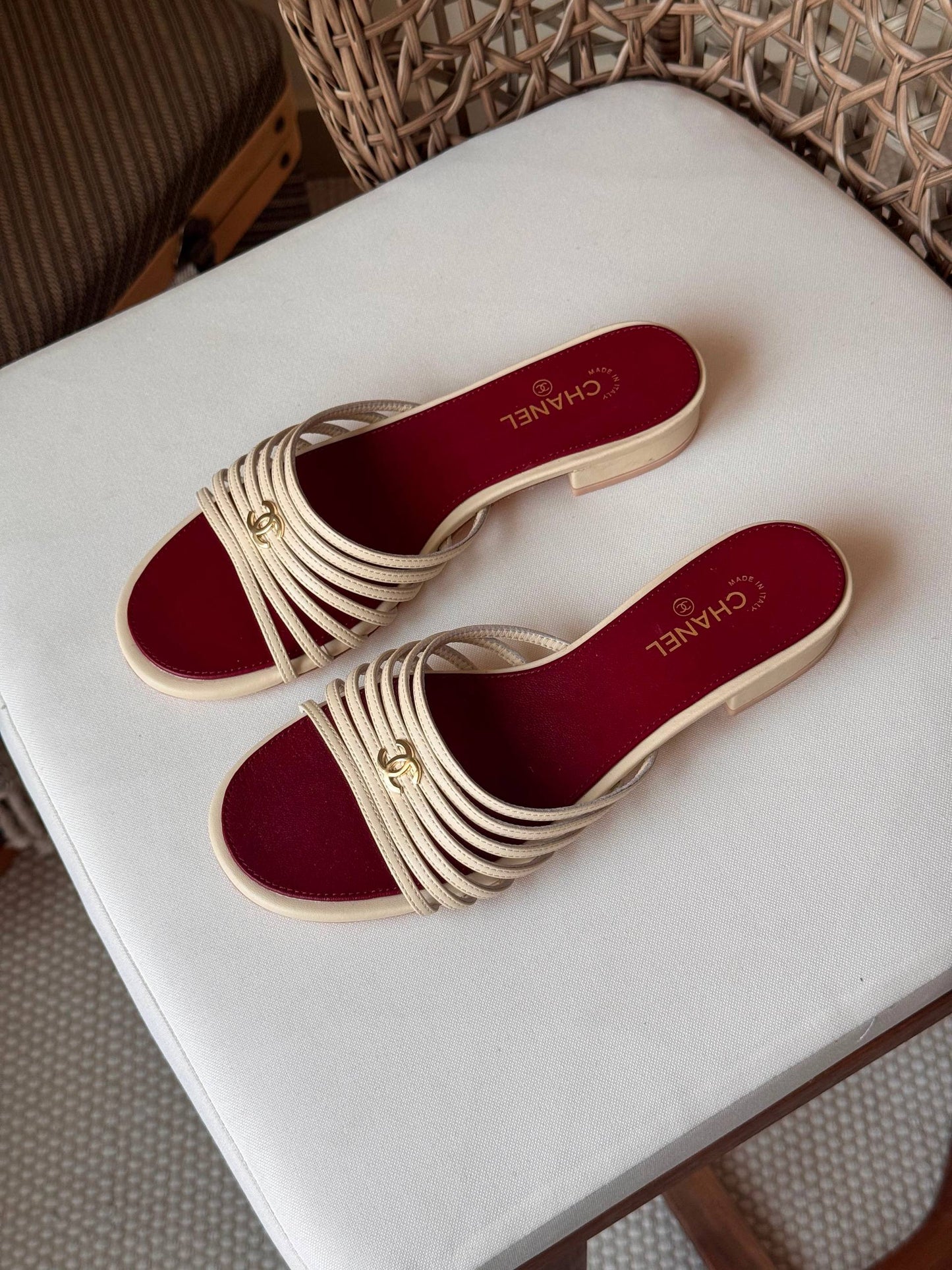 CHANEL 
✨ New Collection
👠 36–41
💎 Premium Quality
🔥 Super Master
450 dhs✅

Zain198
♥️♥️♥️