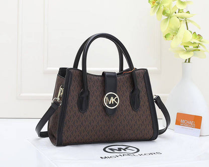 MK 
95 dhs🇦🇪🇦🇪
size 24×10×17cm

Zain213
♥️♥️♥️