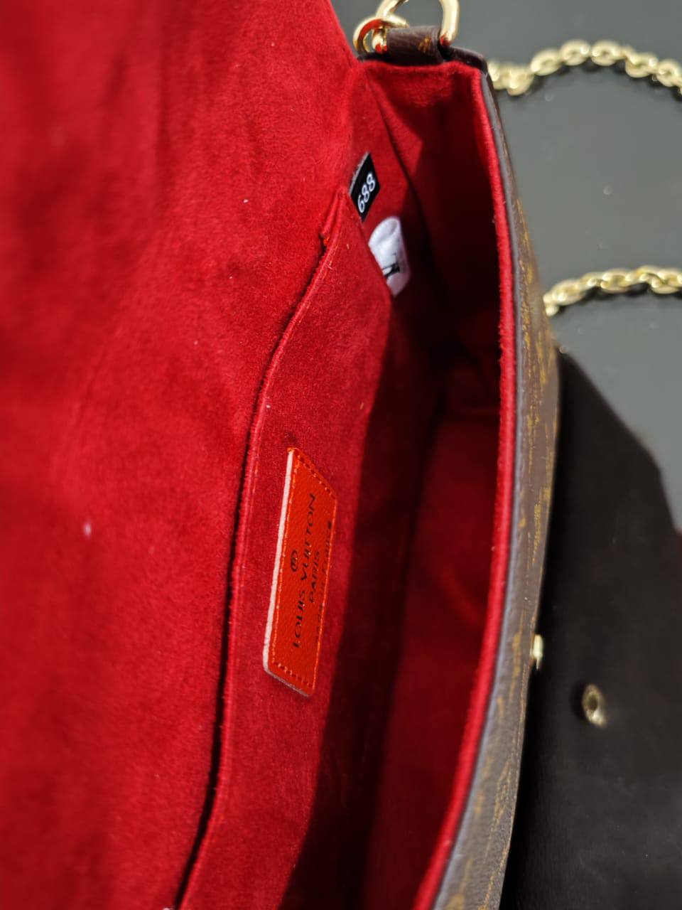 LV
75 dhs🇦🇪🇦🇪
high quality 
With box

Zain26
♥️♥️♥️