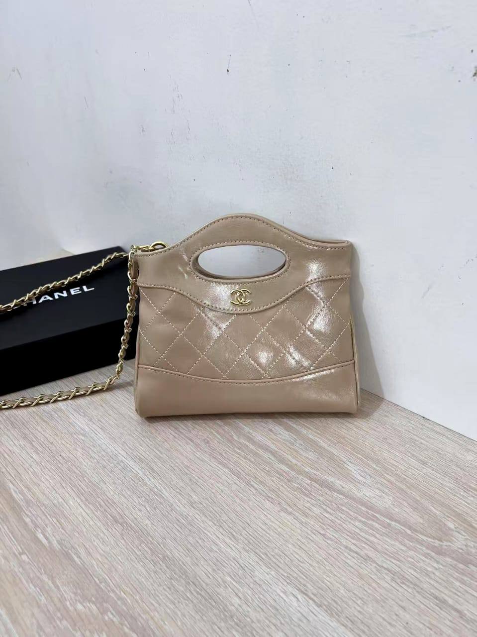 Chanel
90 dhs🪙🌨️

high quality 

With box
🎁🎁🎁


Zain26
♥️♥️♥️