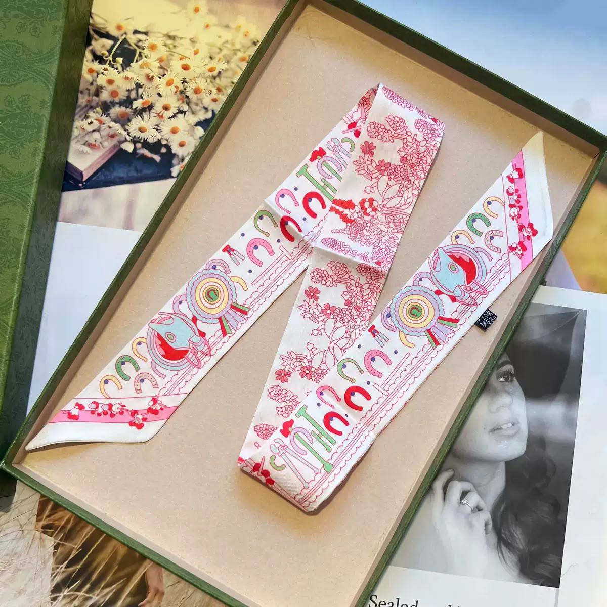 New Arrival
Scarf ties/Bag Tie🔥🔥
Master quality 
Size : 90cm *5cm 
20 dhs✅

Zain243
♥️♥️♥️