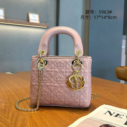 Dior
New Arrival
Very Good quality 
Size:17cm
120 dhs🇦🇪🇦🇪

With box 📦
Zain70
♥️♥️