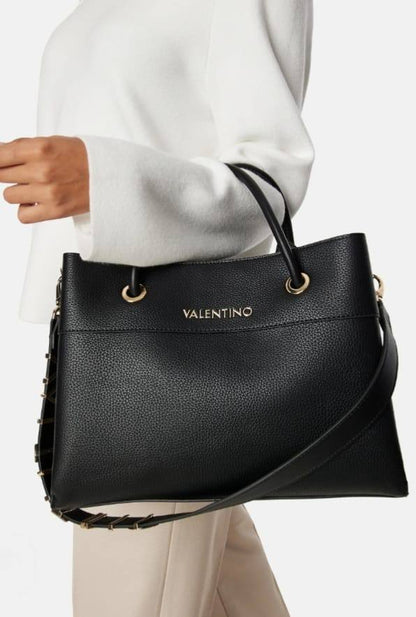 Valentino
130 dhs🇦🇪🇦🇪
size 36cm

Zain26
♥️♥️♥️