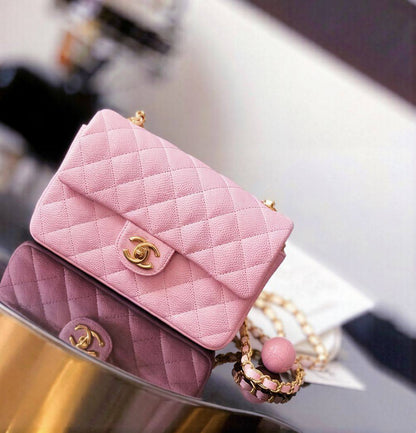 CHANEL 
GOOD QUALITY 
WITH BOX 
🎁🎁🎁

100 dhs✅
Size:22cm

Zain295
♥️♥️♥️