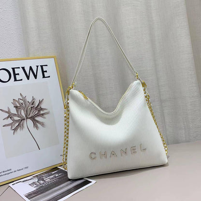 ❤️ Chanel Big
 1⃣️ First Quality 
Size : 34 * 25* 12  cm
95 dhs🪙🌺

Zain115
♥️♥️♥️