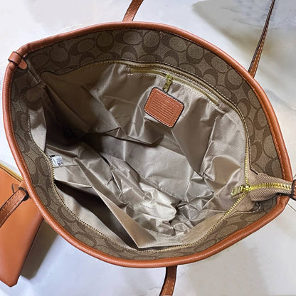 COACH 
GOOD QUALITY 
WITH BOX 
120 dhs🇦🇪🇦🇪

Zain295
♥️♥️♥️