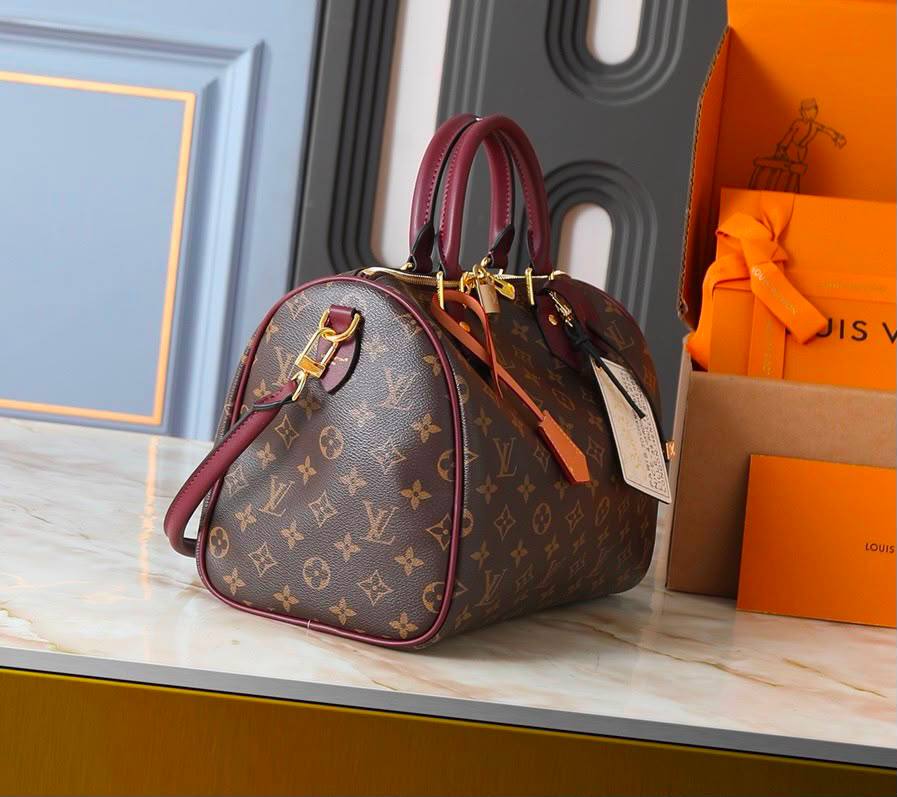 LOUIS VUITTON 

COPY ONE 

NEW DESIGN 

220 DHS🇦🇪🇦🇪🇦🇪

Zain295
♥️♥️♥️