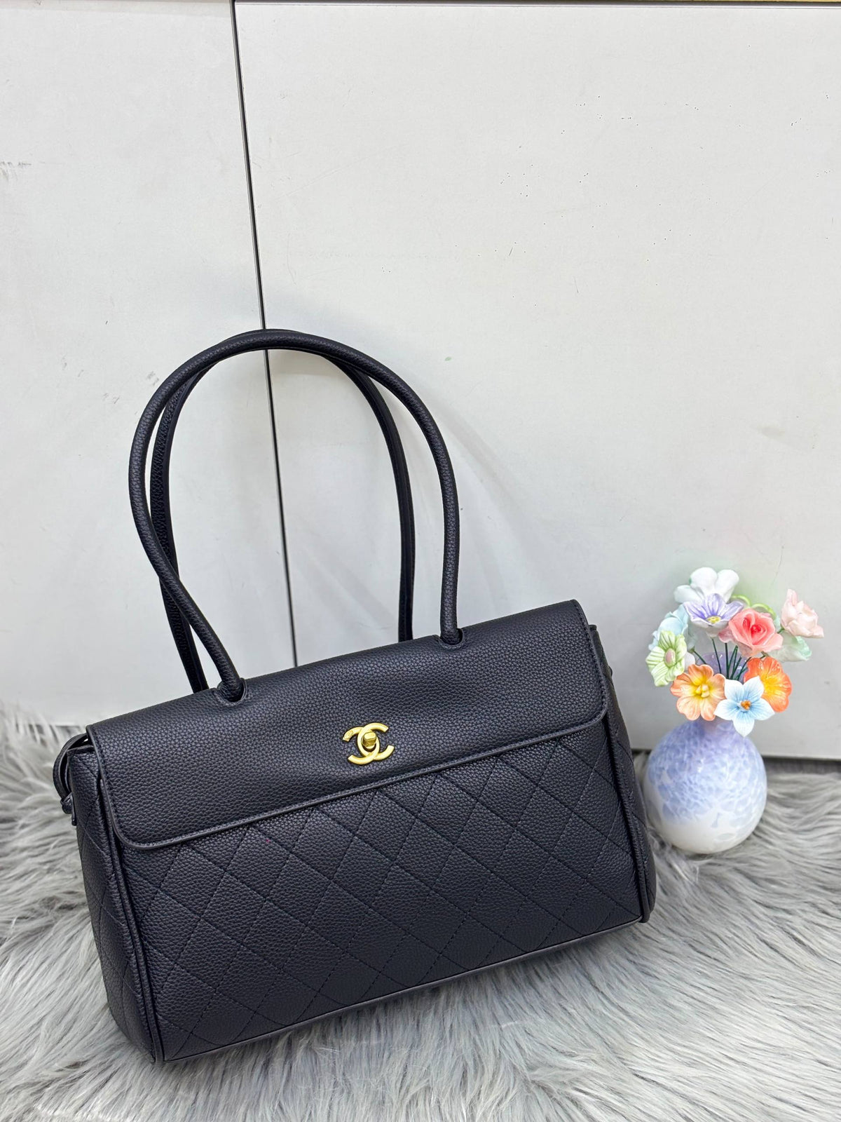 CHANEL

SIZE 33CM  
120 dhs🇦🇪🇦🇪

Zain51
♥️♥️♥️