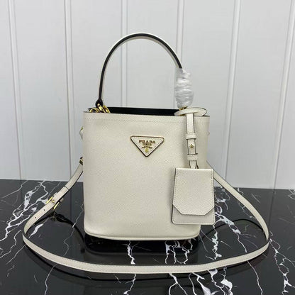 Prada

340 dhs🇦🇪🇦🇪🇦🇪


Zain153
♥️♥️♥️