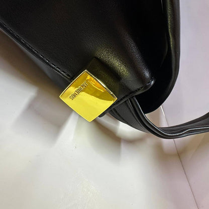 JACQUEMUS 
COPY ONE 
155 dhs✅

Zain17
♥️♥️♥️