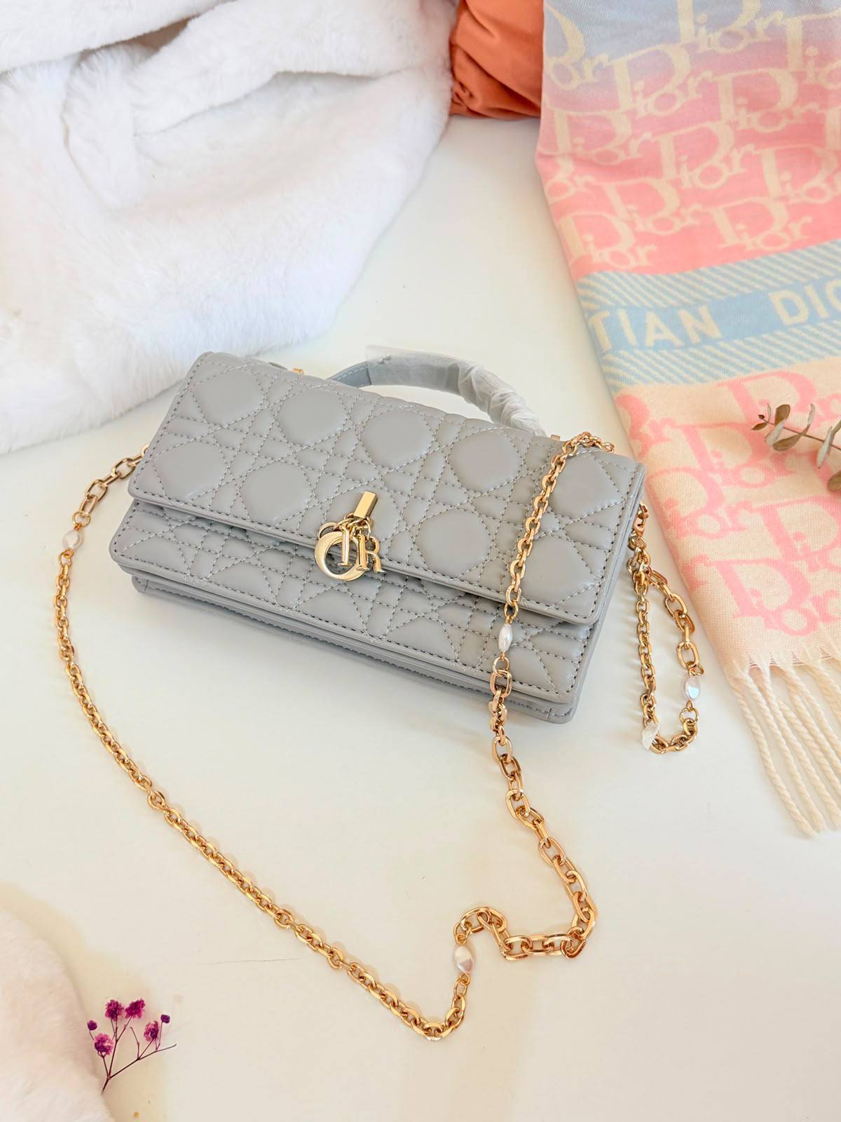 Dior

240 dhs

Zain134
♥️♥️♥️