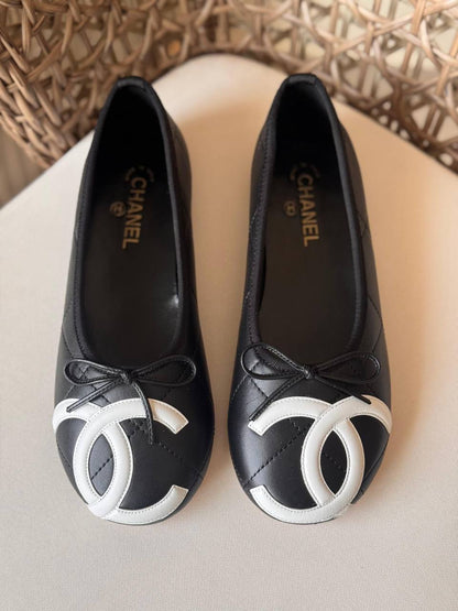 CHANEL 🤍
🤩Available new 😍😍
Size: 36 to 41
Super master quality
450 dhs✅

Zain198
♥️♥️♥️