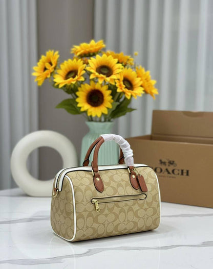 COACH 🆕
GOOD QUALITY 💯
95 dhs🪙🌨️
WITH BOX 📦

Zain28
♥️♥️♥️