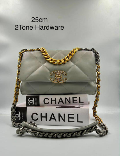 Chanel
metallic silver 

Flap Bag featuring mixed gold and silver-tone hardware.❤️❤️


For Price 👇 WhatsApp✅
0568585901 
0507557372
0552275751 Owner Zain 👌

Zain71
♥️♥️♥️