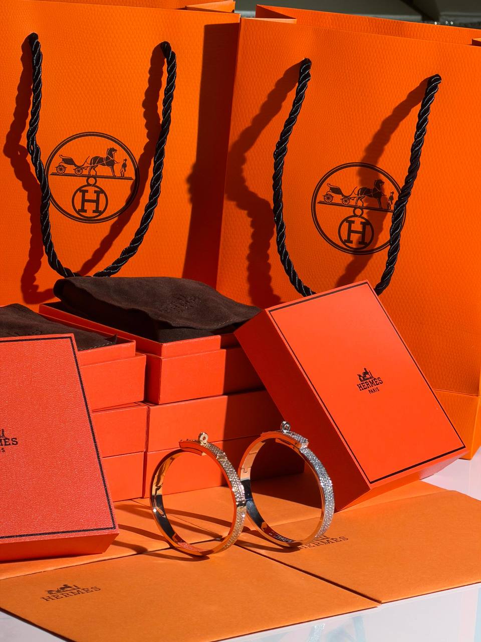 Hermes
  Bangle Collection 😍
Quality: Super Master 
Non -Tarnish color
* ⁠Rose Gold 
* ⁠Silver
For Price 👇 WTSP Text Zain 0568585901

Zain268
♥️♥️♥️