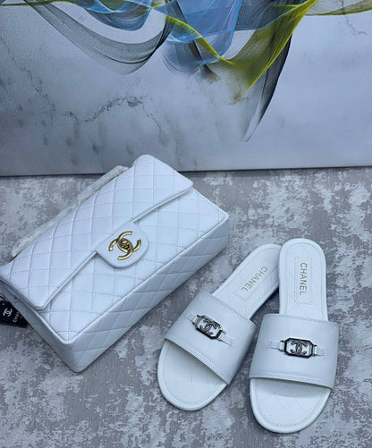 Chanel
Bag&shoes. Set.  
170 dhs❣️

Zain175
♥️♥️♥️