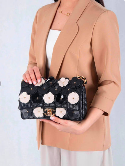 Chanel
130 dhs✅
Super good quality with box

Zain35
♥️♥️♥️