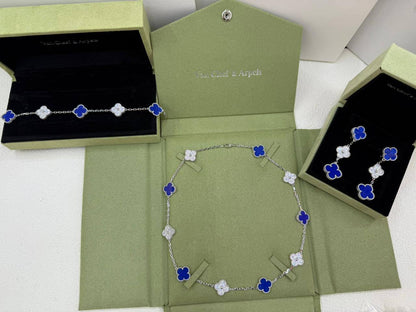 VCA SET❤️‍🔥*
Necklace 🍁
Earring💥
Bracelet 🐦‍🔥
Master quality 💯
With normal boxes 📦 
250 dhs🪙🌨️
With master box 🗃️ 
300 dhs🪙🌨️

Zain216
♥️♥️♥️