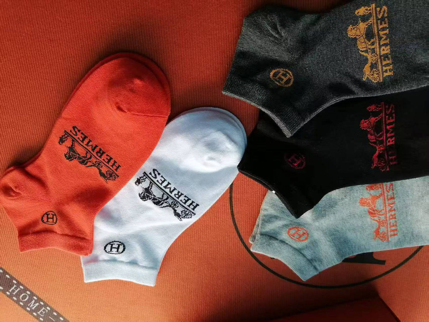 SOCKS 🆕
45 DHS💓
WITH GOOD BOX 📦

Zain28
♥️♥️♥️