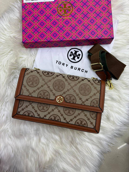 Tory Burch 
1️⃣ Finish Quality +🎁

Size: 28 * 19 cm
80 dhs🪙🌨️

with box 
🎁🎁🎁

Zain115
♥️♥️♥️