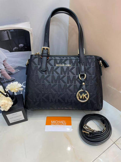 MK
115 dhs✅
Size 25cm🥰

Zain161
♥️♥️♥️