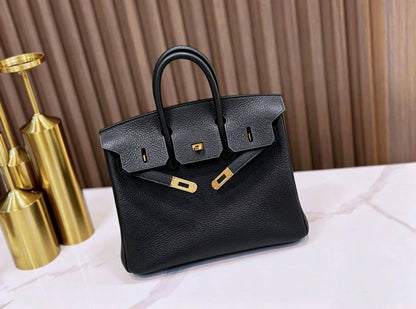 HERMES BIRKIN NEW CAME GOOD QUALITY 
110 dhs🇦🇪🇦🇪
Size:25cm

Zain295
♥️♥️♥️